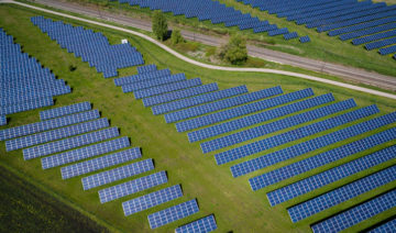 unsplash.com | andreas gücklhorn | Solarpark
