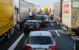 pixabay.com | Gellinger | LKW Autobahn