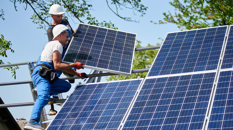 Depositphotos.com | anatoliy_gleb | Solararbeiter