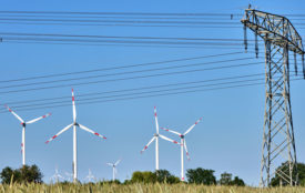 Depositphotos.com | elxeneize | Windräder Strommast