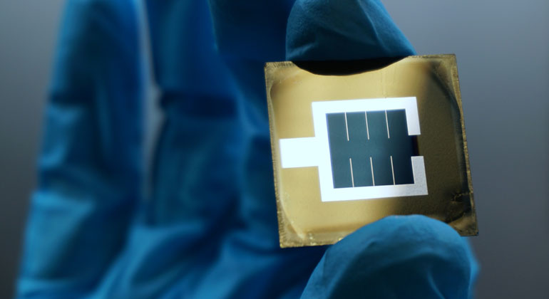 World record back at HZB: Tandem solar cell achieves 32.5 percent efficiency