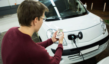 Depositphotos.com | Scharfsinn | E-Auto laden