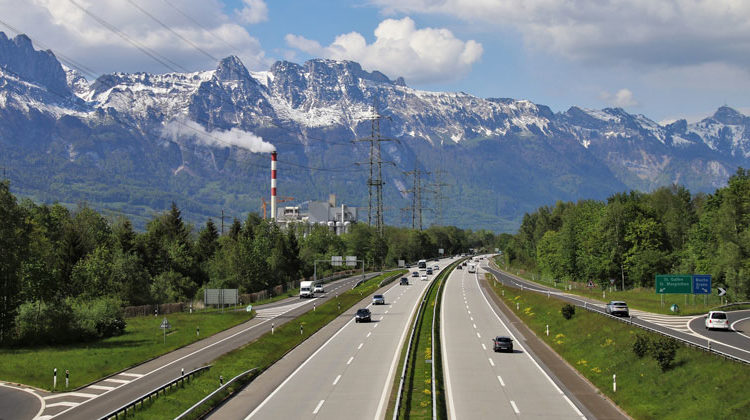 pixabay.com | pasja |Autobahn Berge
