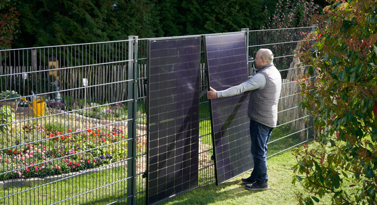 Steckerfertige Solaranlagen für die Montage am Zaun