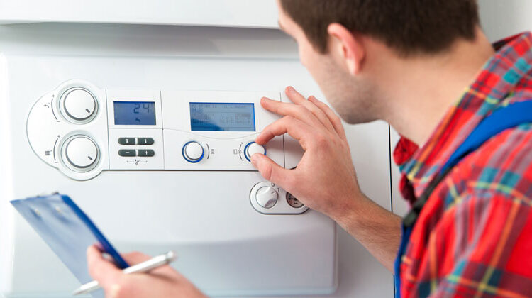 Depositphotos.com | alexraths | Heizung Techniker