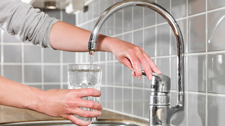 Depositphotos.com | gemenacom | Wasserglas