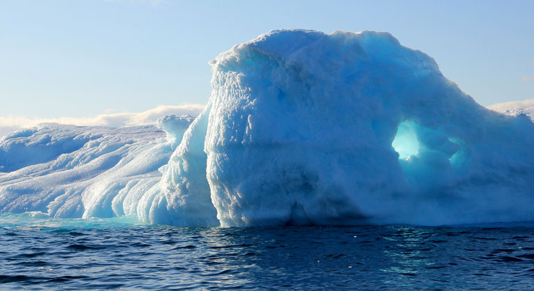 Timely reversal of global warming could prevent Greenland ice sheet tipping