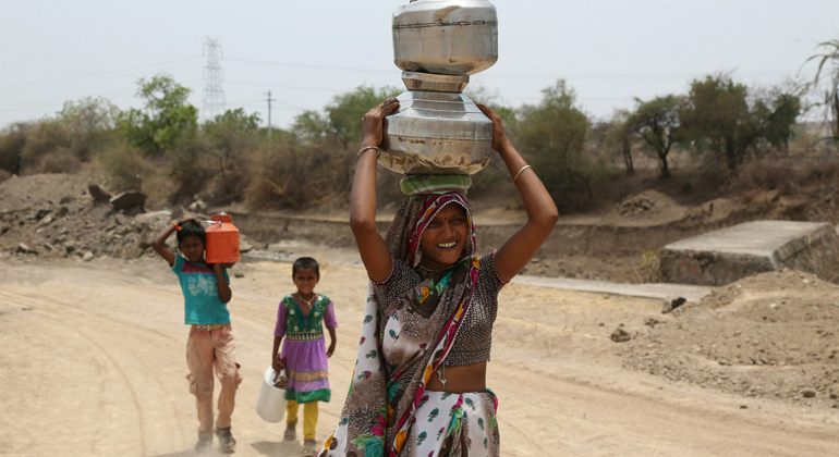 Frauen brauchen durch Klimawandel bis zu 30 Prozent mehr Zeit, um Trinkwasser zu holen