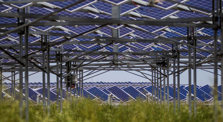 Die Grüne Chinesische Solarmauer in der Kubuqi-Wüste entwickelt sich zum größten Klimaschutzprojekt der Welt